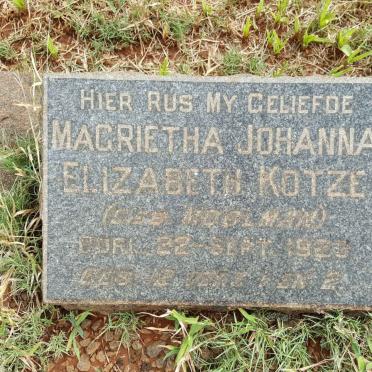 KOTZE Magrietha Johanna Elizabeth nee MOOLMAN  -192?