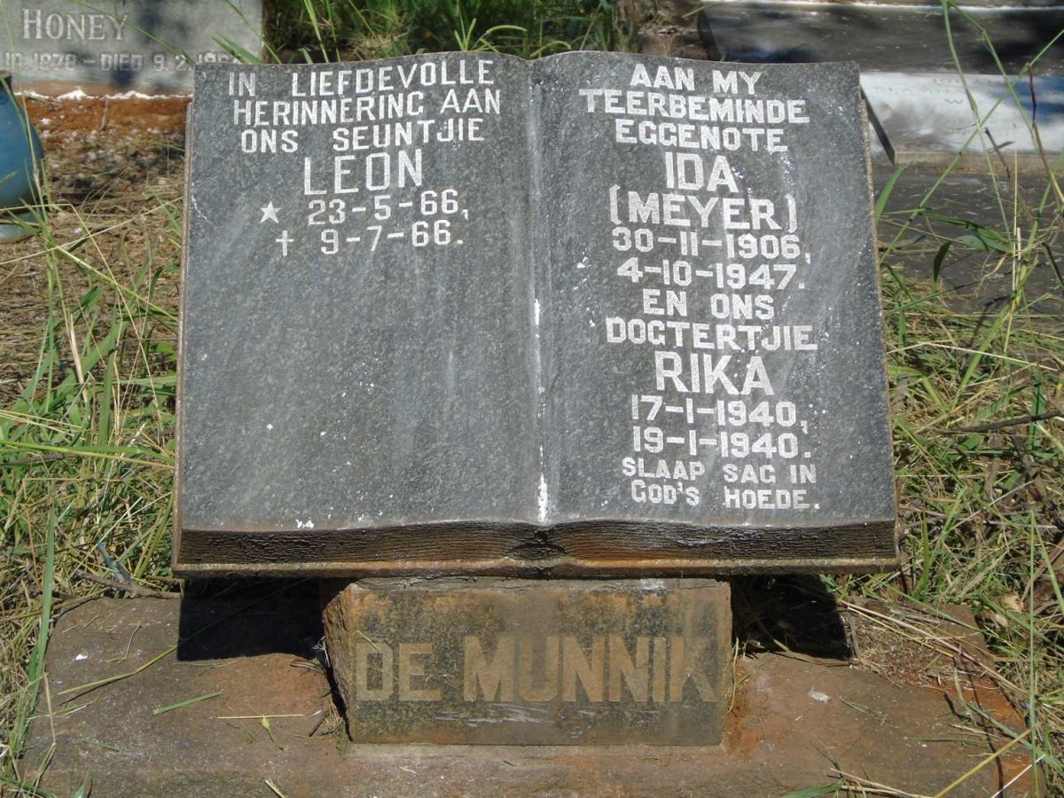 MUNNIK Ida, de nee MEYER 1906-1947 :: MUNNIK Rika, de 1940-1940 :: MUNNIK Leon, de 1966-1966