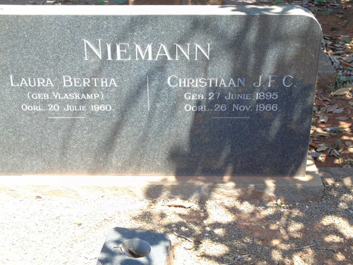 NIEMANN Christiaan J.F.C. 1895-1966 & Laura Bertha VLASKAMP -1960