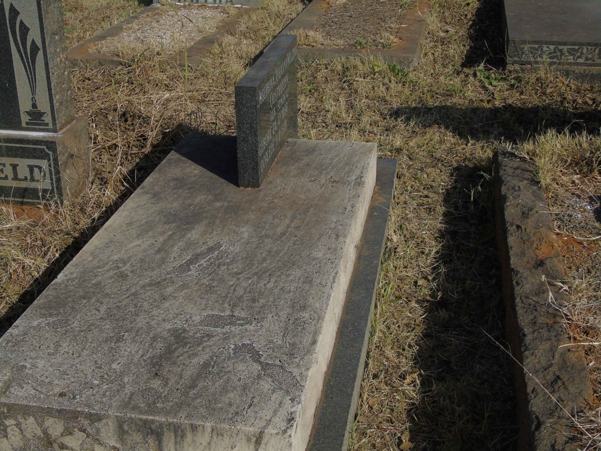 OOSTHUIZEN Gideon Frederik 1892-1961 &amp; Josephina Johanna Welzina SENEKAL 1898-1976