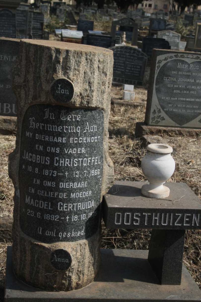 OOSTHUIZEN Jacobus Christoffel 1873-1966 & Magdel Gertruida 1892-1975