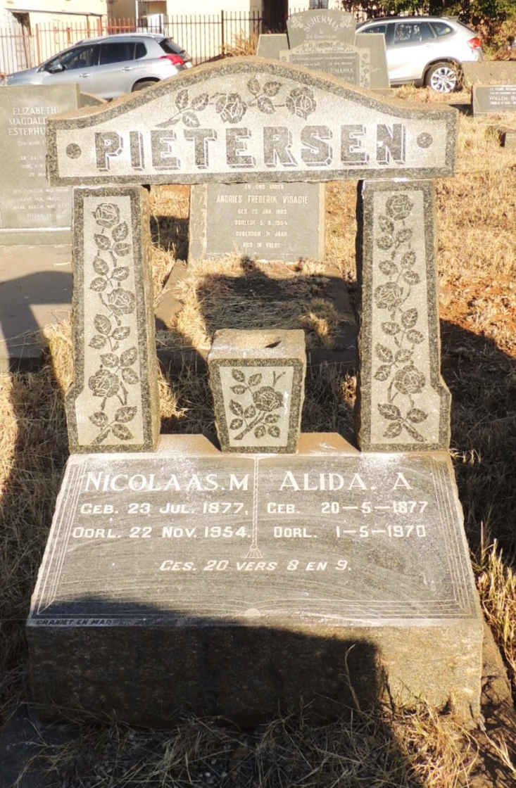 PIETERSEN Nicolaas M. 1877-1954 & Alida A. 1877-1970