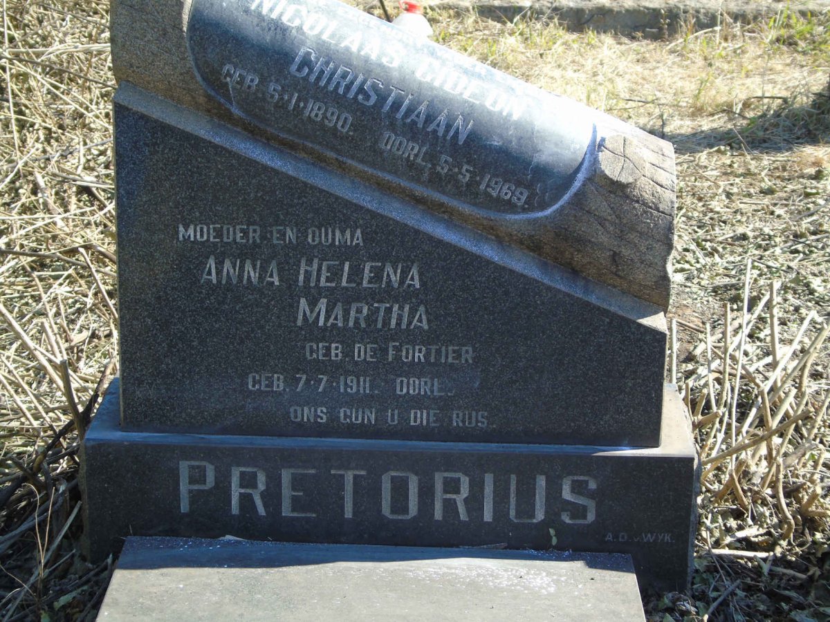PRETORIUS Nicolaas Gideon Christiaan 1891-1969 &amp; Anna Helena Martha DE FORTIER 1911-