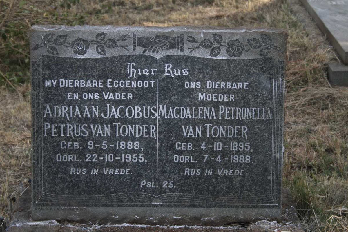 TONDER Adriaan Jacobus Petrus, van 1888-1955 & Magdalena Petronella 1895-1988