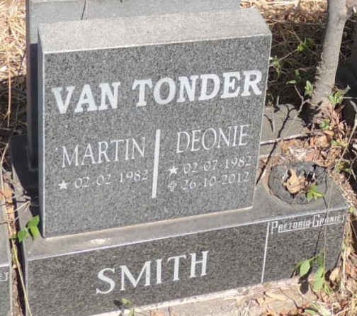 TONDER, van :: SMITH