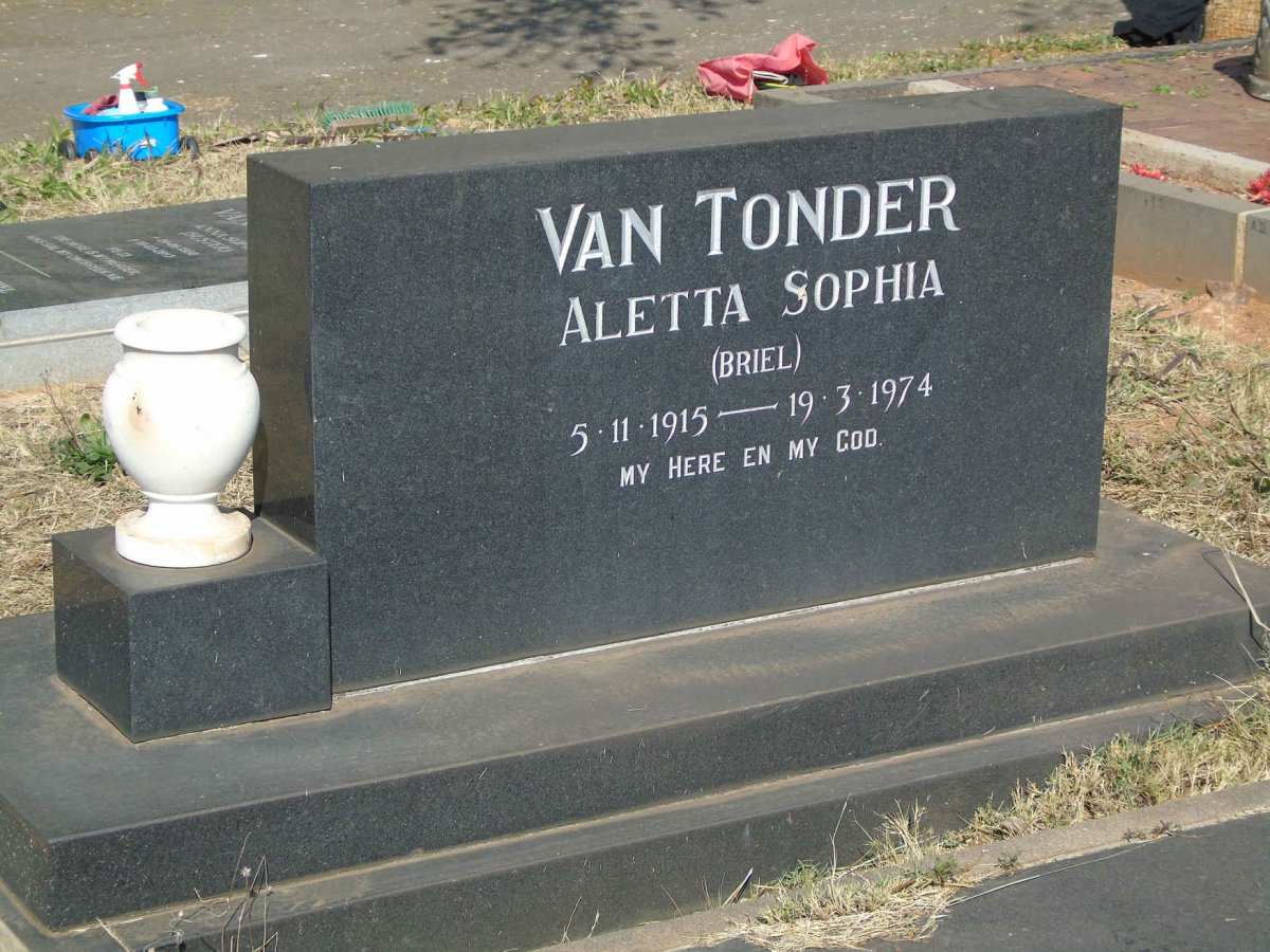 TONDER Aletta Sophia, van nee BRIEL 1915-1974