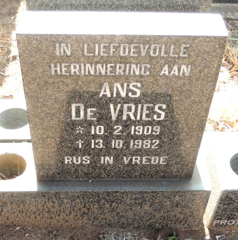 VRIES Ans, de 1909-1982