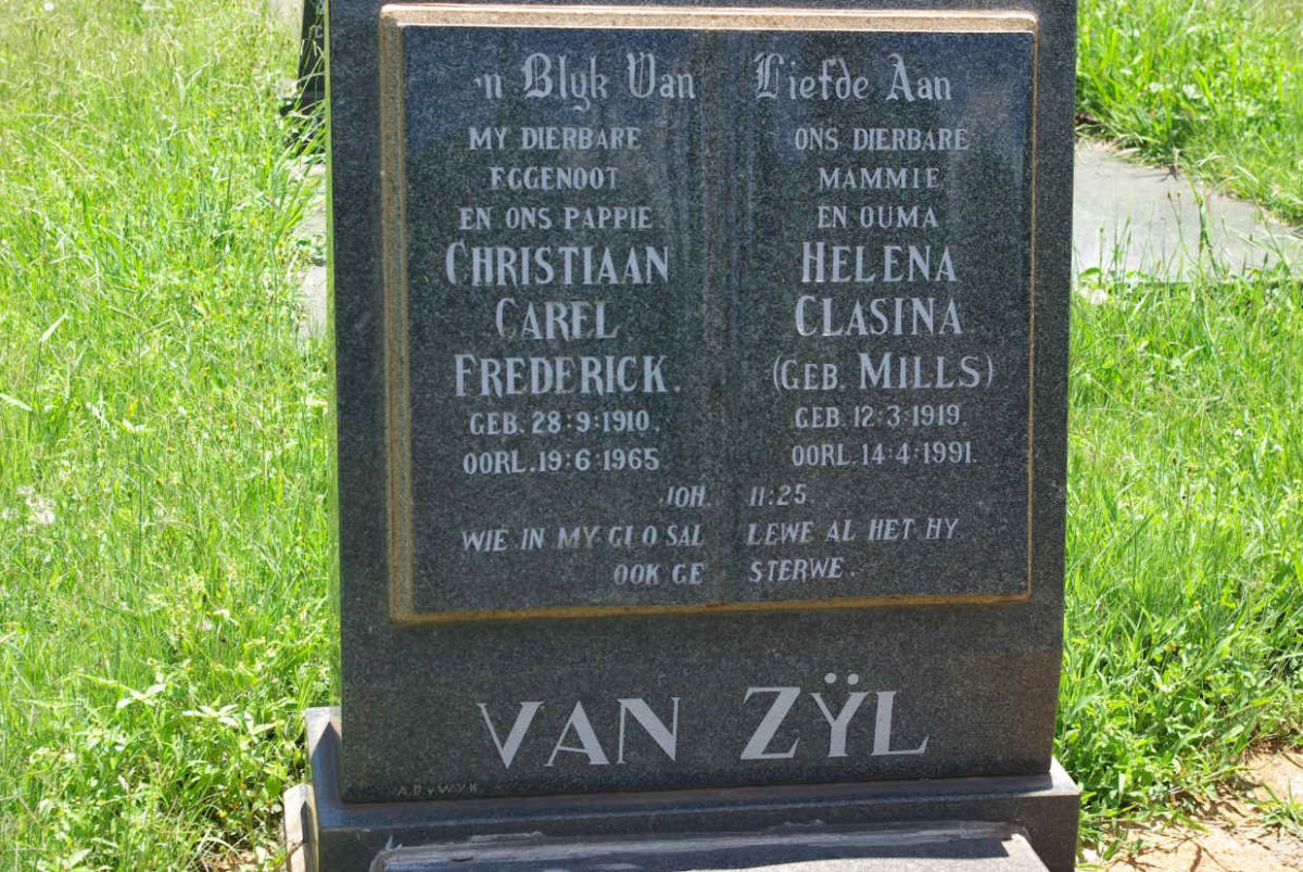 ZŸL Christiaan Carel Frederick, van 1910-1965 &amp; Helena Clasina MILLS 1919-1991