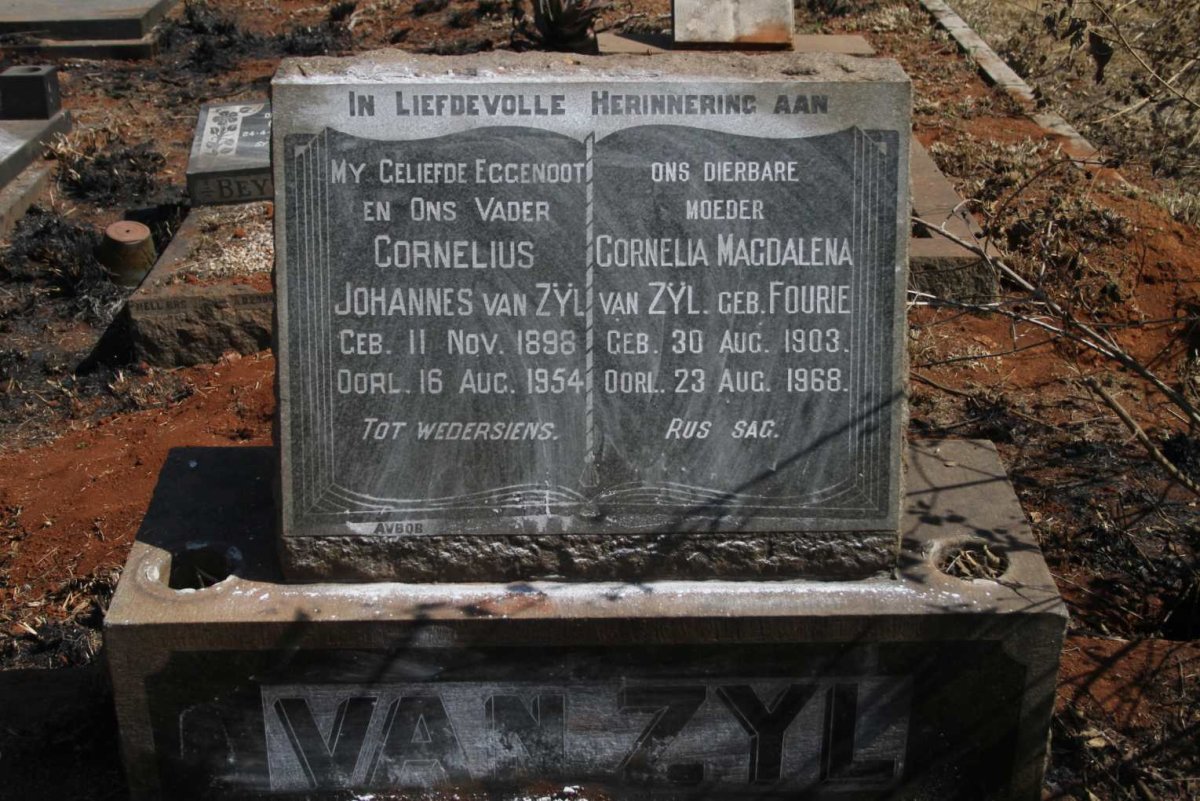 ZYL Cornelius Johannes, van 1898-1954 & Cornelia Magdalena FOURIE 1903-1968