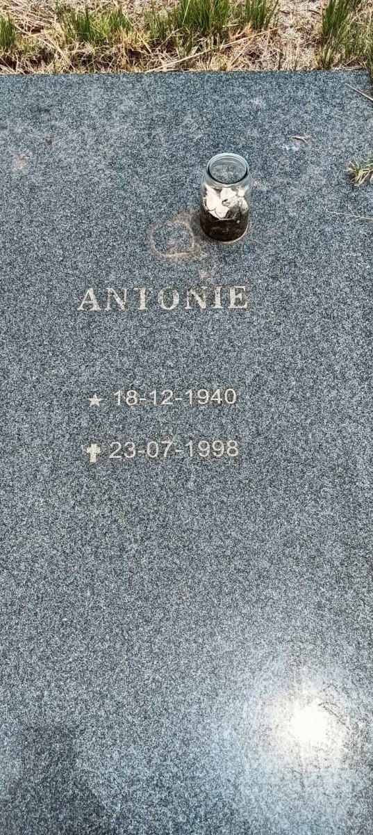? Antonie 1940-1998