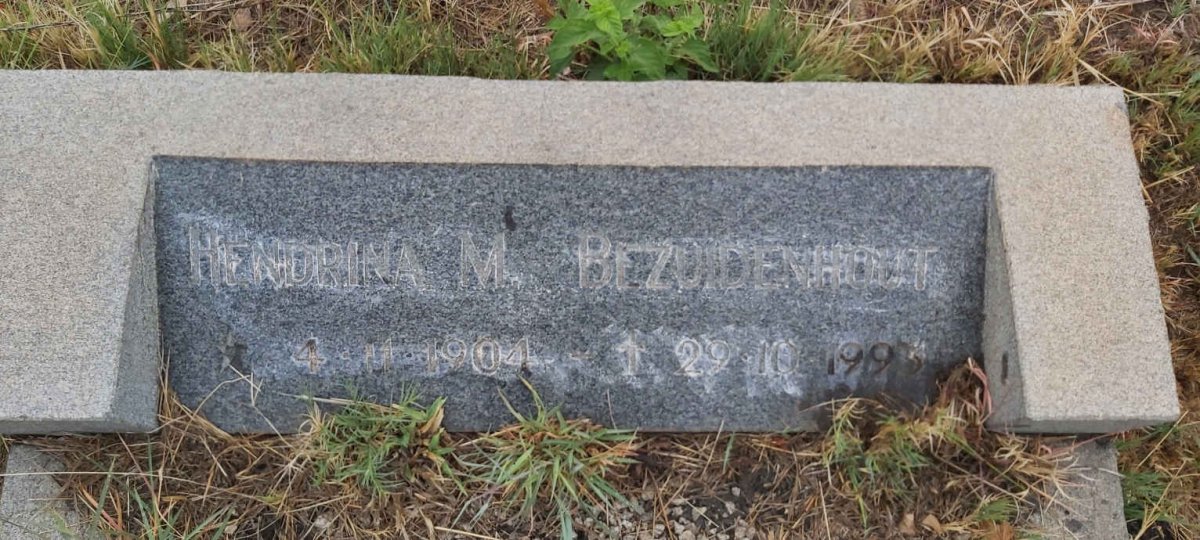 BEZUIDENHOUT Hendrina M. 1904-1995