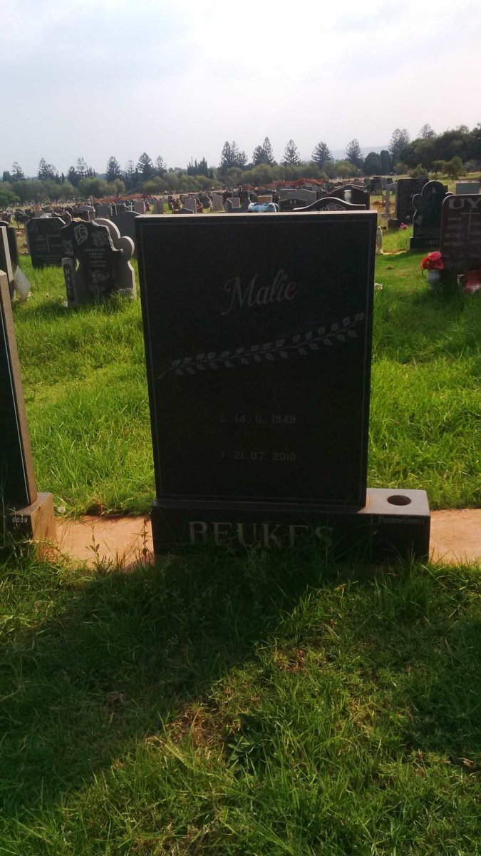 BEUKES Malie 1949-2010