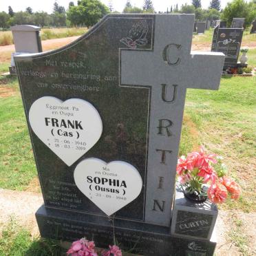 CURTIN Frank 1940-2019 & Sophia 1940- 