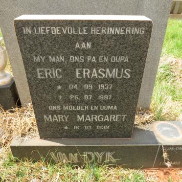 DYK Eric Erasmus, van 1937-1997 & Mary Margaret 1939- 