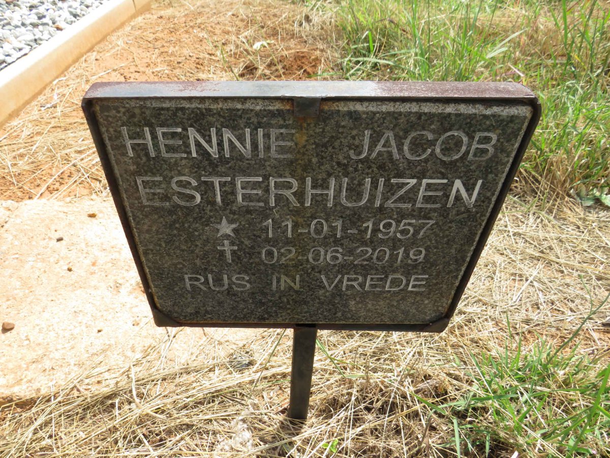 ESTERHUIZEN Hennie Jacob 1957-2019