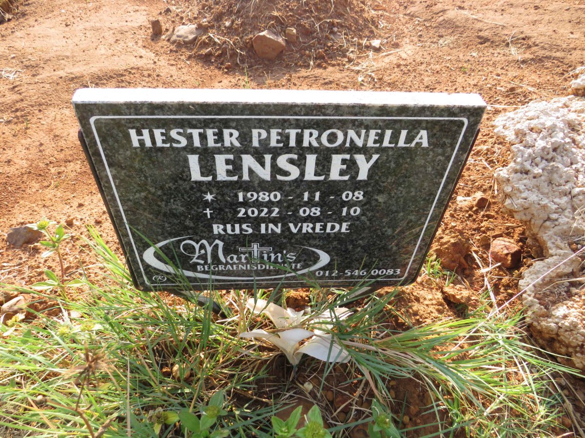 LENSLEY Hester Petronella 1980-2022