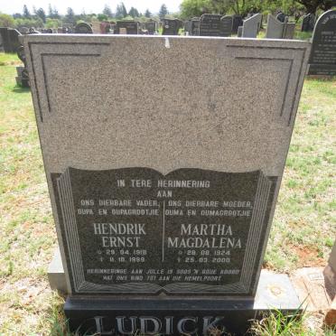 LUDICK Hendrik Ernst 1918-1999 & Martha Magdalena 1924-2000