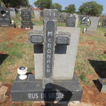 MCDONALD Johannes Jacobus 1919-2002 & Martha Etrisa 1917-2004