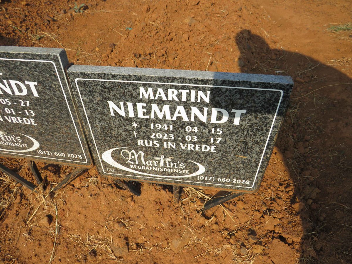 NIEMANDT Martin 1941-2023 & Miemie 1942-2023 _1