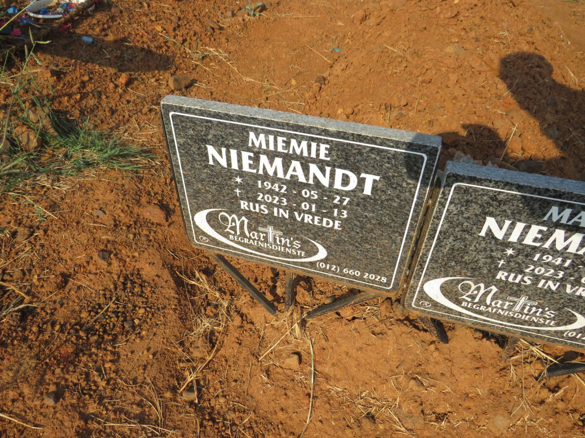 NIEMANDT Martin 1941-2023 & Miemie 1942-2023 _2