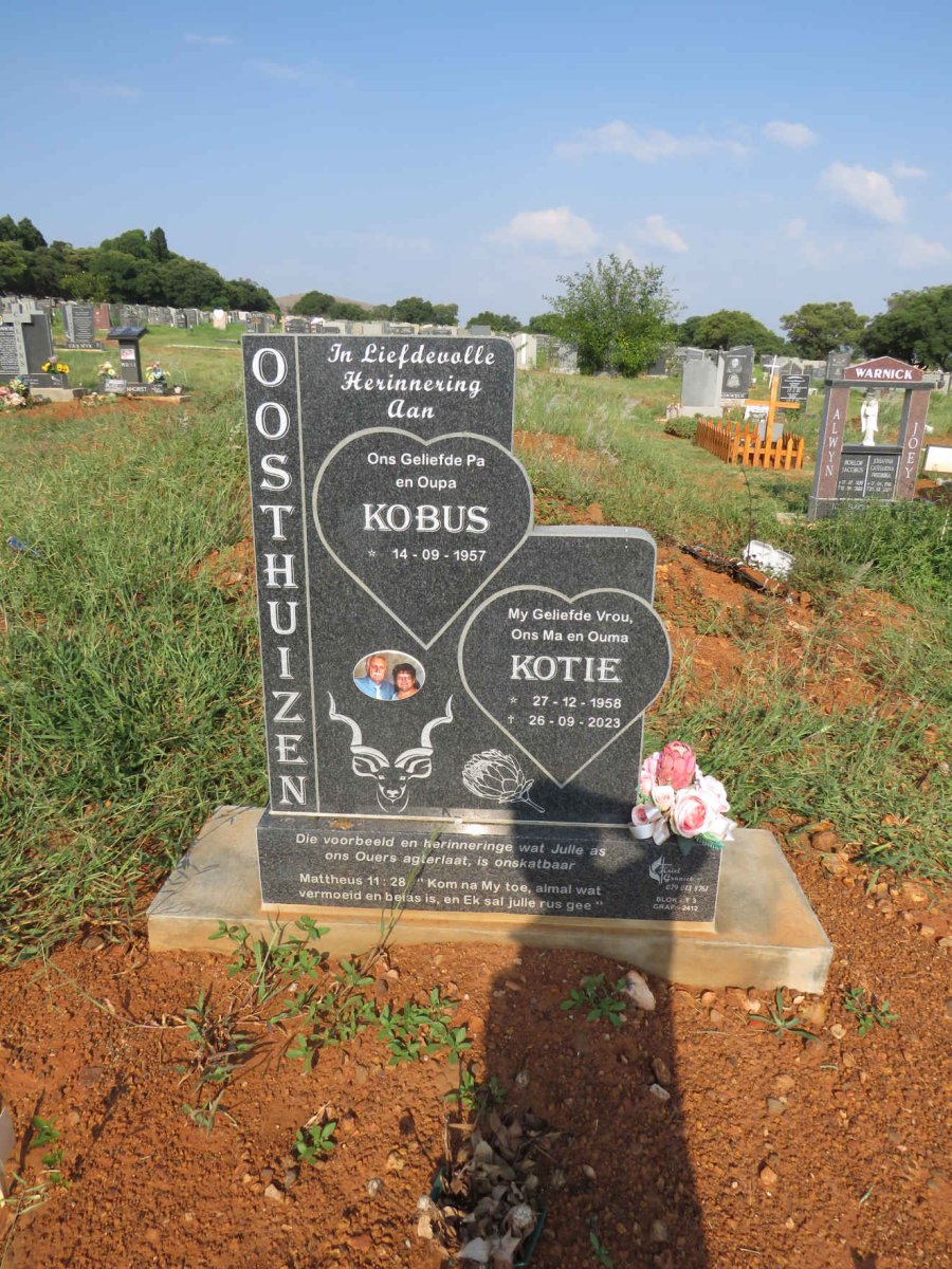 OOSTHUIZEN Kobus 1957- & Kotie 1958-2023