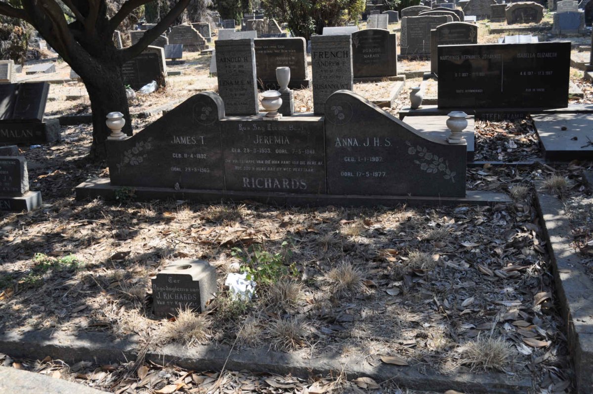 RICHARDS James T. 1892-1963 &amp; Anna J.H.S. 1907-1977 :: RICHARDS Jeremia 1939-1961