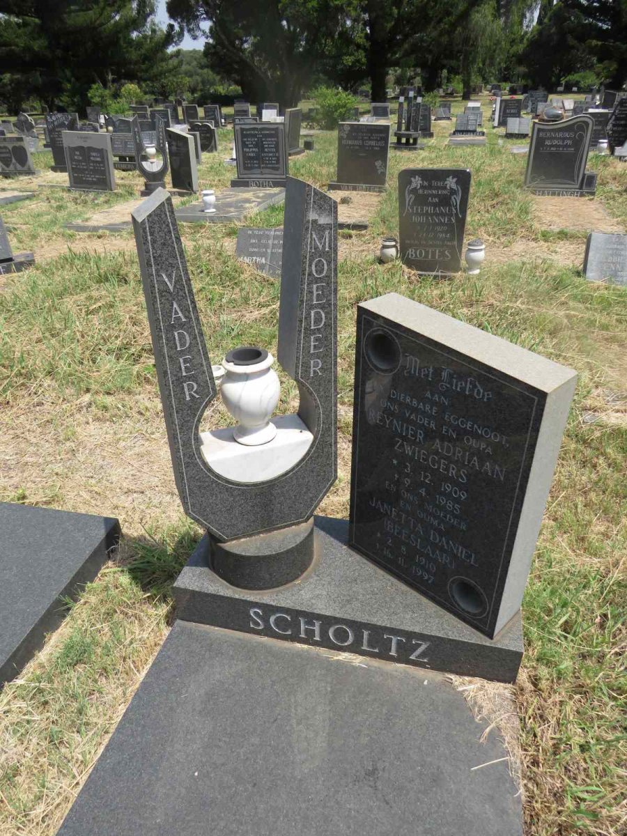 SCHOLTZ Reynier Adriaan Zwiegers 1909-1985 & Janetta Daniel BEESLAAR 1910-1997