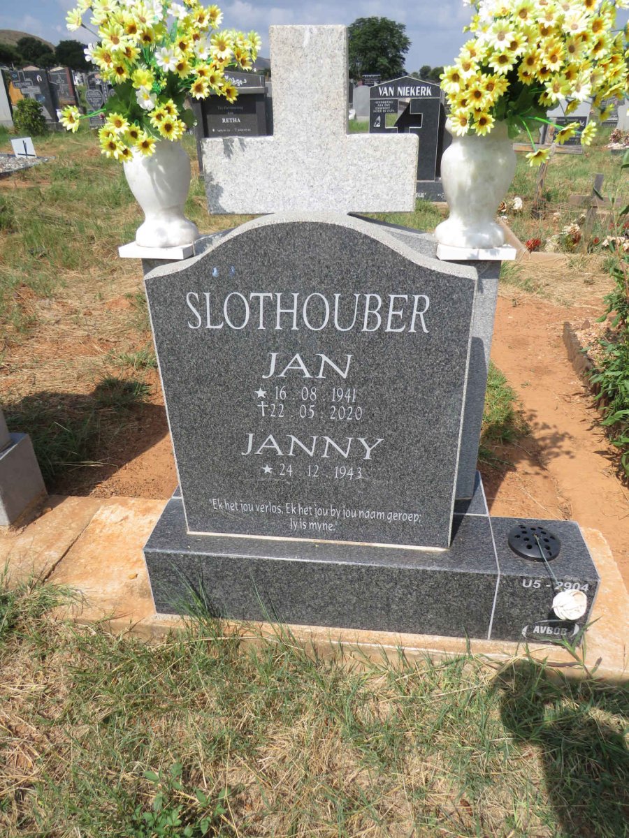 SLOTHOUBER Jan 1941-2020 & Janny 1943- 