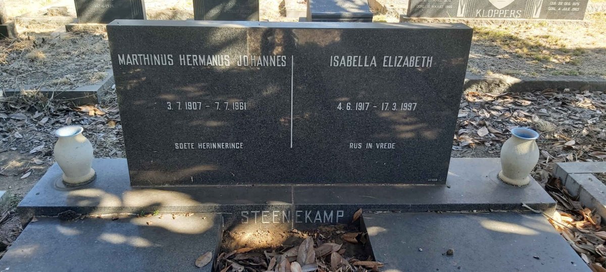 STEENEKAMP Marthinus Hermanus Johannes 1907-1961 &amp; Isabella Elizabeth 1917-1997