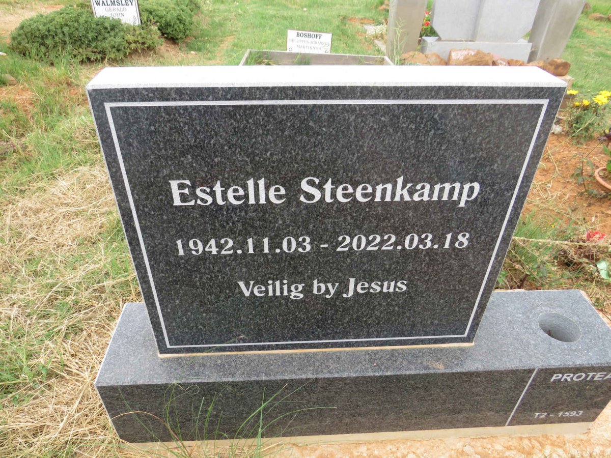 STEENKAMP Estelle 1942-2022