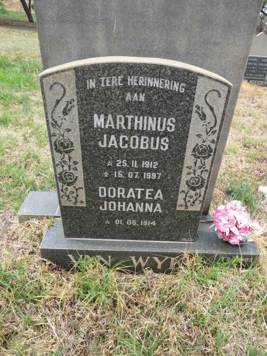 WYK Marthinus Jacobus, van 1912-1997 & Doratea Johanna 1914- 