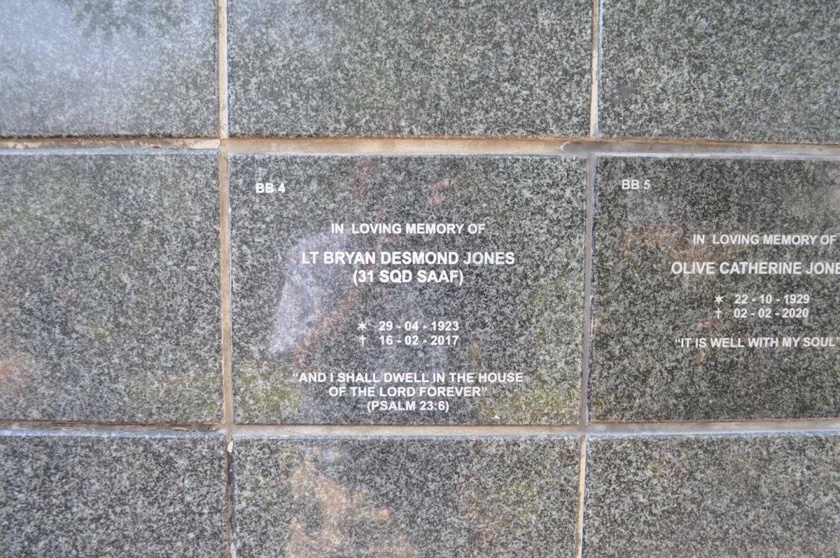 JONES Bryan Desmond 1923-2017 