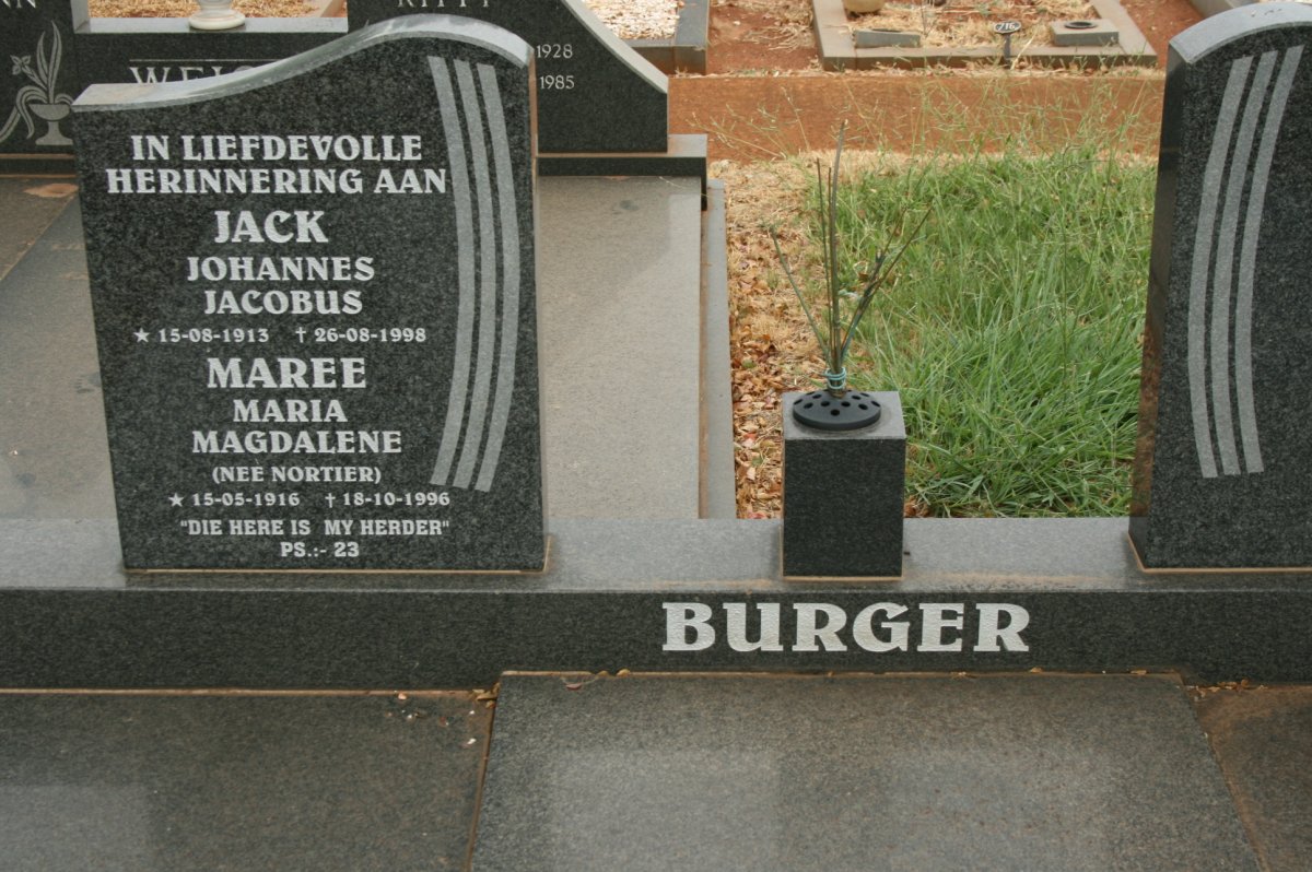BURGER Johannes Jacobus 1913-1998 &amp; Maria Magdalene NORTIER 1916-1996