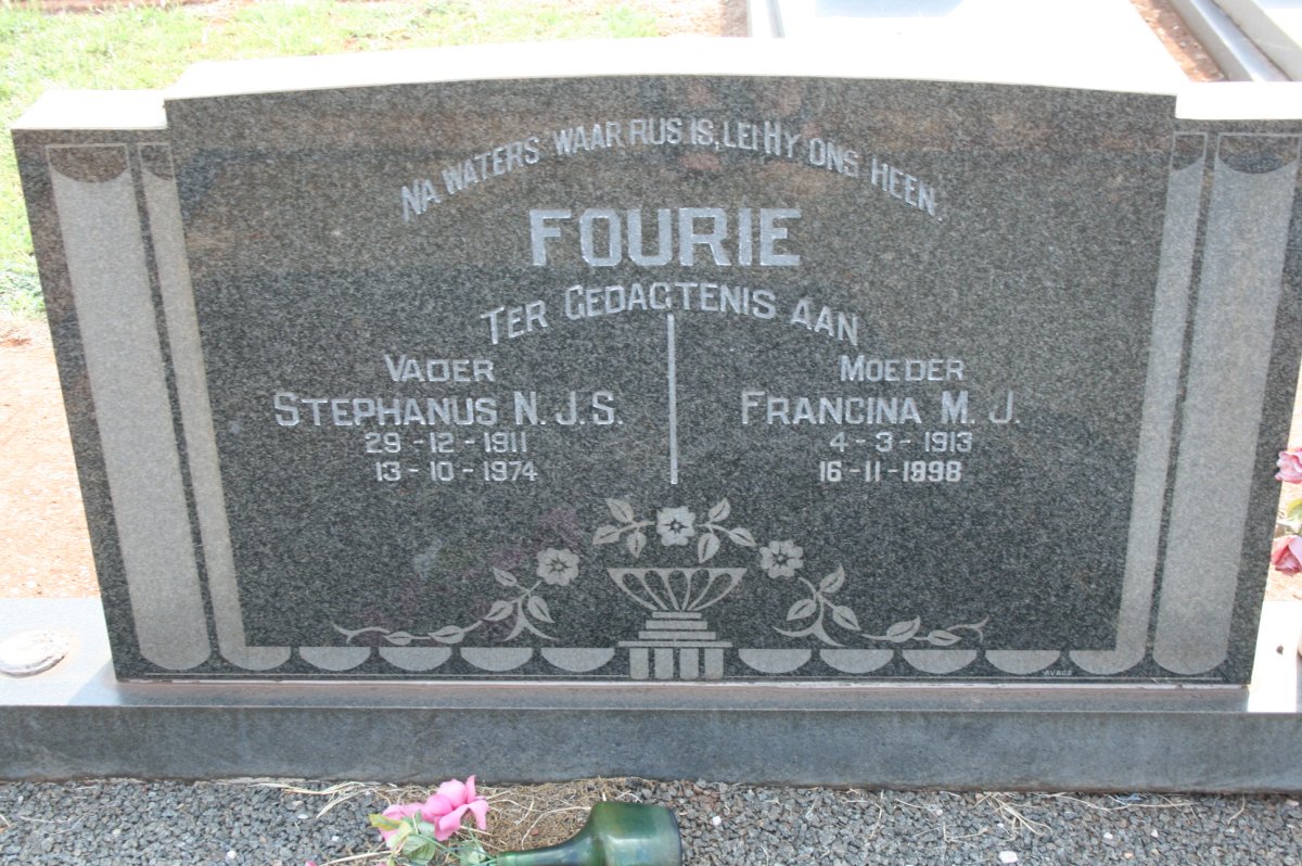 FOURIE Stephanus N.J.S. 1911-1974 &amp; Francina M.J. 1913-1998