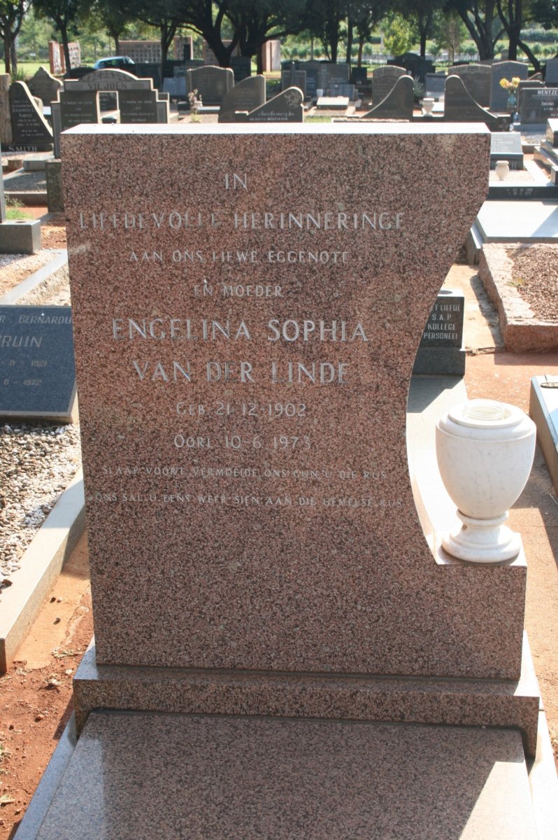 LINDE Engela Sophia, van der 1902-1973