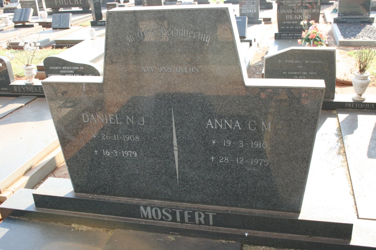 MOSTERT Daniel N.J. 1908-1979 &amp; Anna C.M. 1910-1975