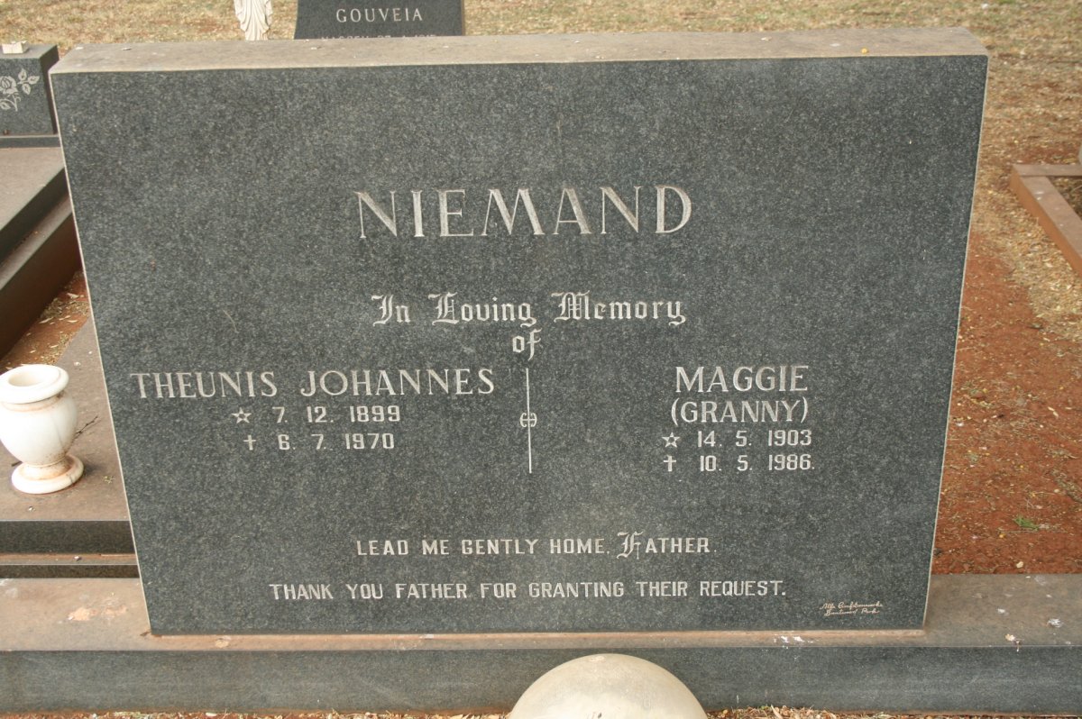 NIEMAND Theunis Johannes 1899-1970 &amp; Maggie 1903-1986