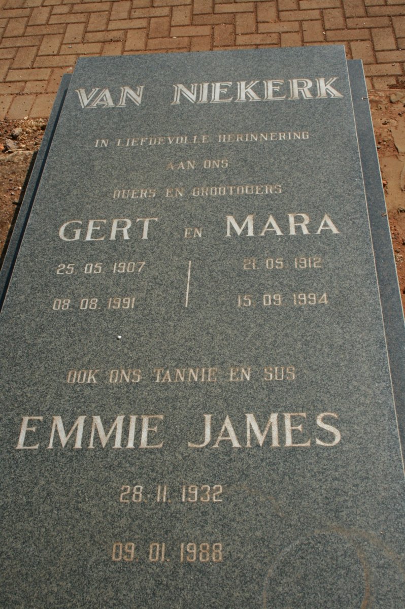 NIEKERK Gert, van 1907-1991 &amp; Mara 1912-1994 :: VAN NIEKERK Emmie James 1932-1988