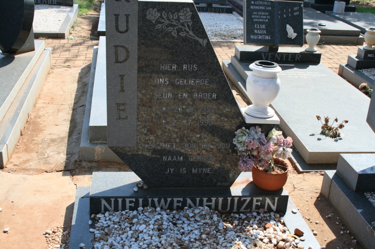 NIEUWENHUIZEN Udie 1957-1990