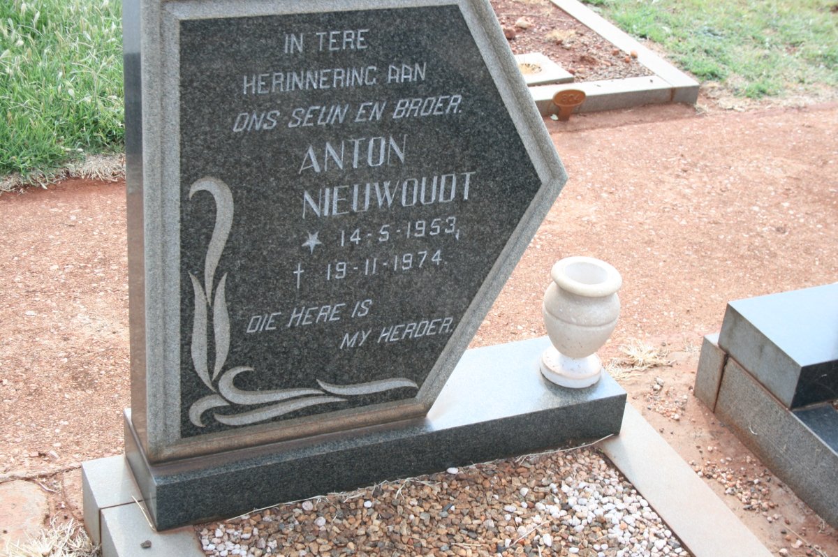 NIEUWOUDT Anton 1953-1974