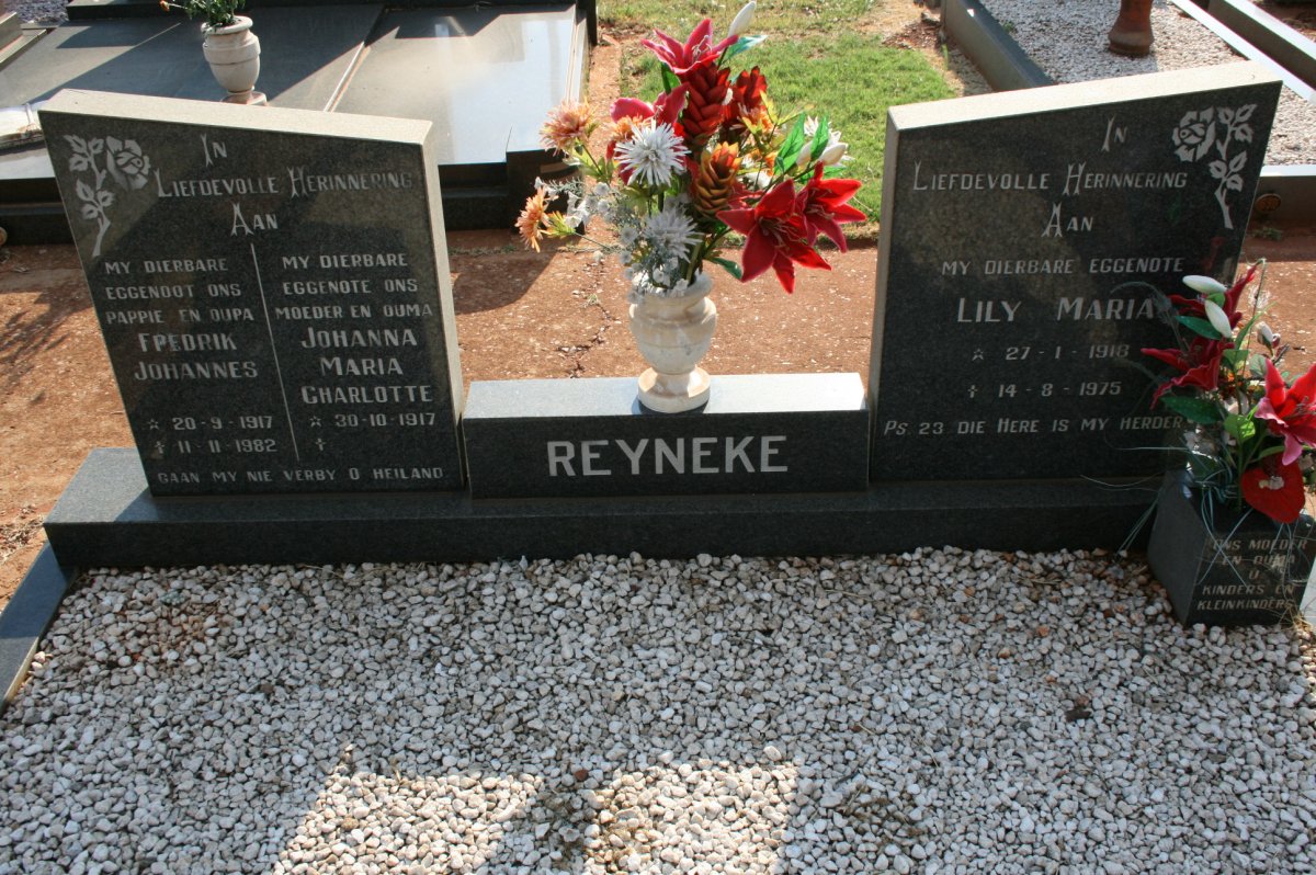 REYNEKE Fredrik Johannes 1917-1982 &amp; Johanna Maria Charlotte 1917-  :: REYNEKE Lily Maria 1918-1975