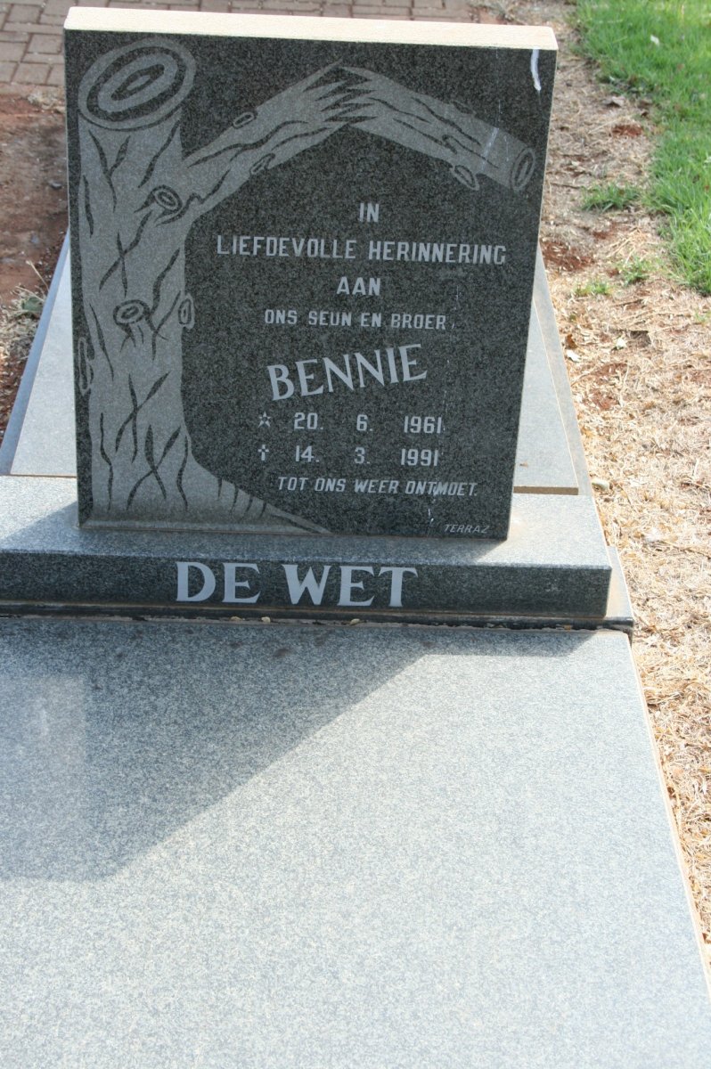 WET Bennie, de 1961-1991