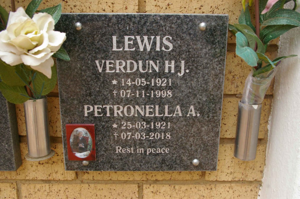 LEWIS Verdun H.J. 1921-1998 &amp; Petronella A. 1921-2018