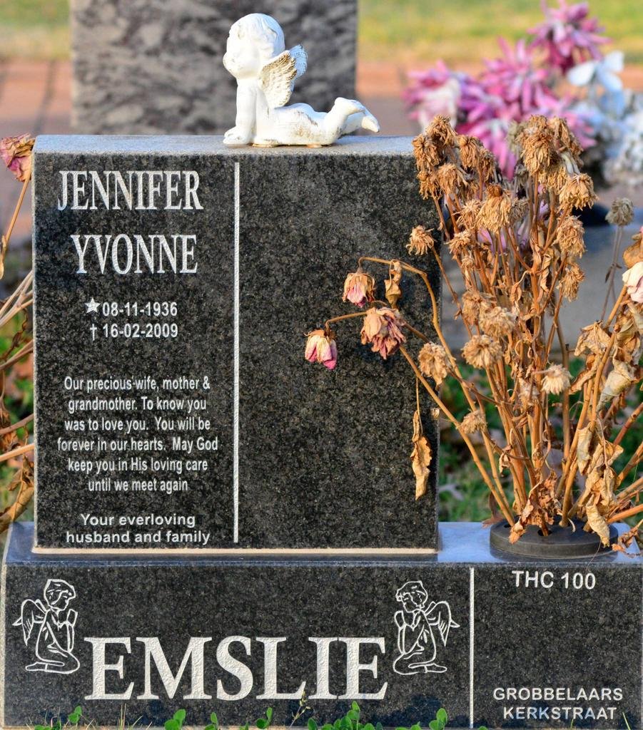 EMSLIE Jennifer Yvonne 1936-2009