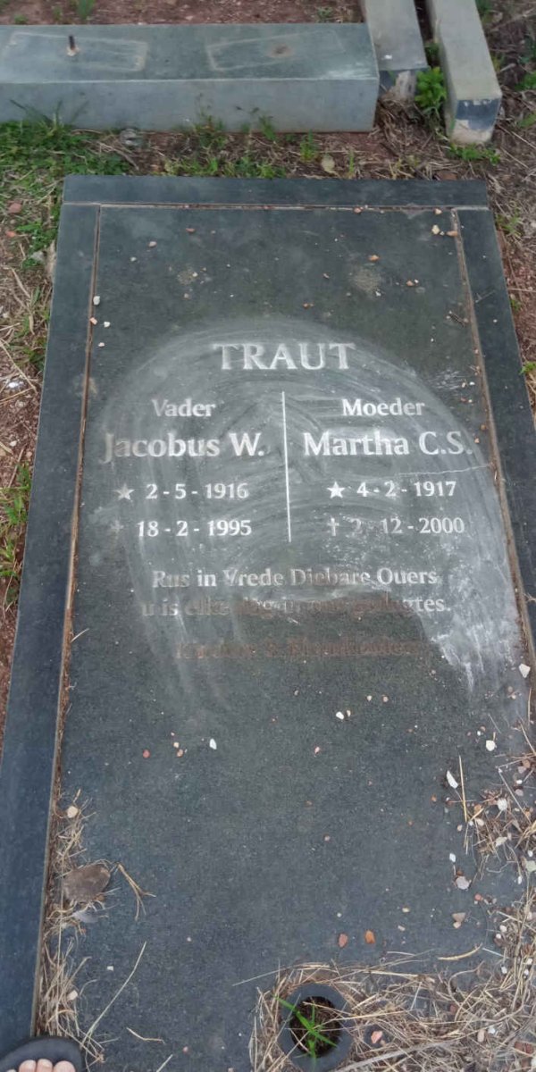 TRAUT Jacobus W. 1916-1995 &amp; Martha C.S. 1917-2000