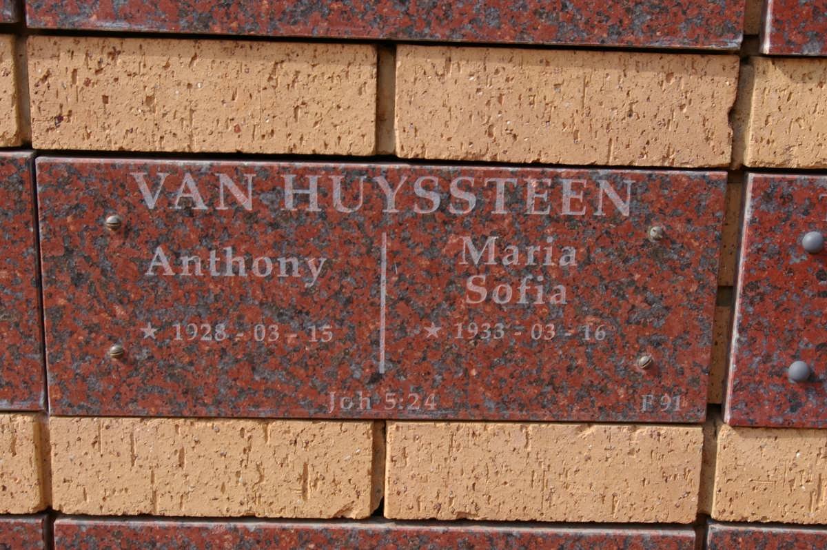 HUYSSTEEN Anthony, van 1928- &amp; Maria Sofia 1933-