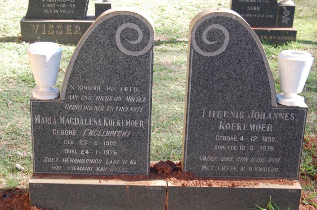 KOEKEMOER Theunis Johannes 1890-1976 &amp; Maria Magdalena ENGELBRECHT 1908-1975