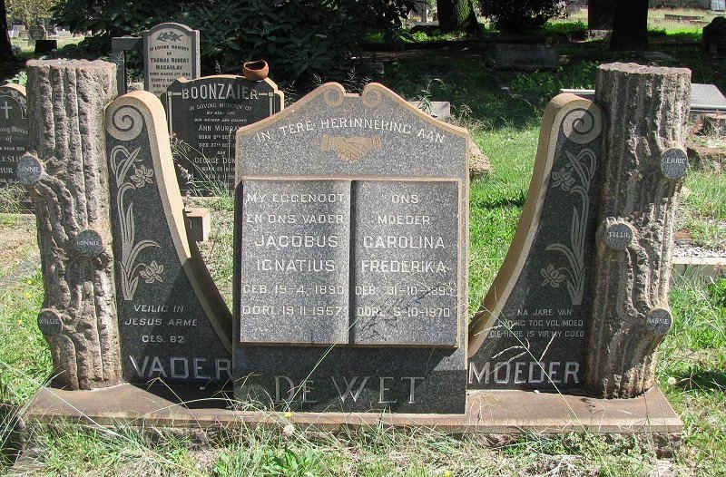 WET Jacobus Ignatius, de 1890-1957 &amp; Carolina Frederika 1933-1970