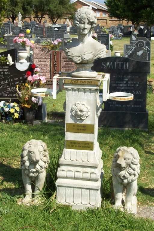 DYK Joyce, van 1937-1993