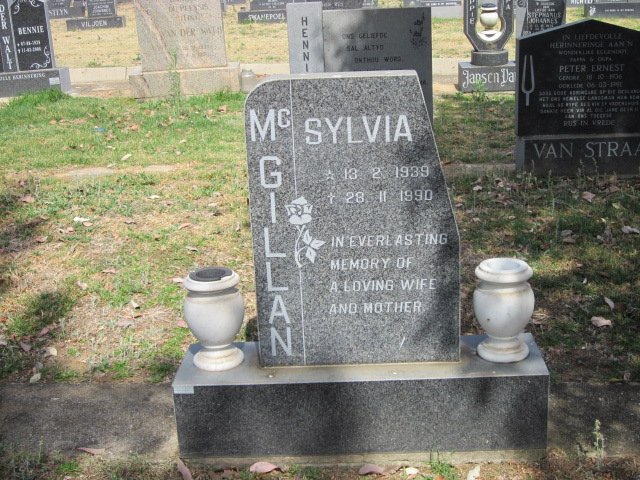 Mc GILLAN Sylvia 1939-1990